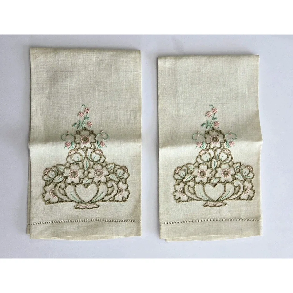 Vintage Pair of‎ Embroidered Crewel Linen Dish Hand Towels Cloths  Floral Retro